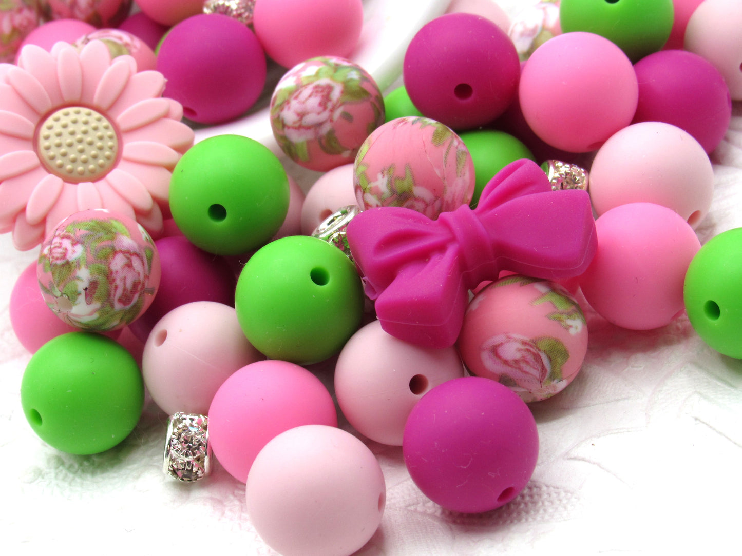15mm Pink Cabbage Rose Flowers Printed On 15mm Silicone Bead, Silicone Teething Beads, Key Chain Silicone Beads