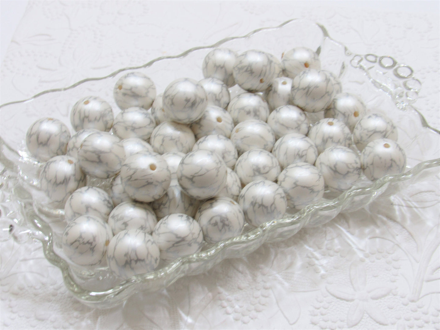 NEW 20mm White And Silver Lightening Pearls, Bubblegum Beads, Chunky Gumball Beads, Bubblegum Bead Supply, Chunky Pearl Beads