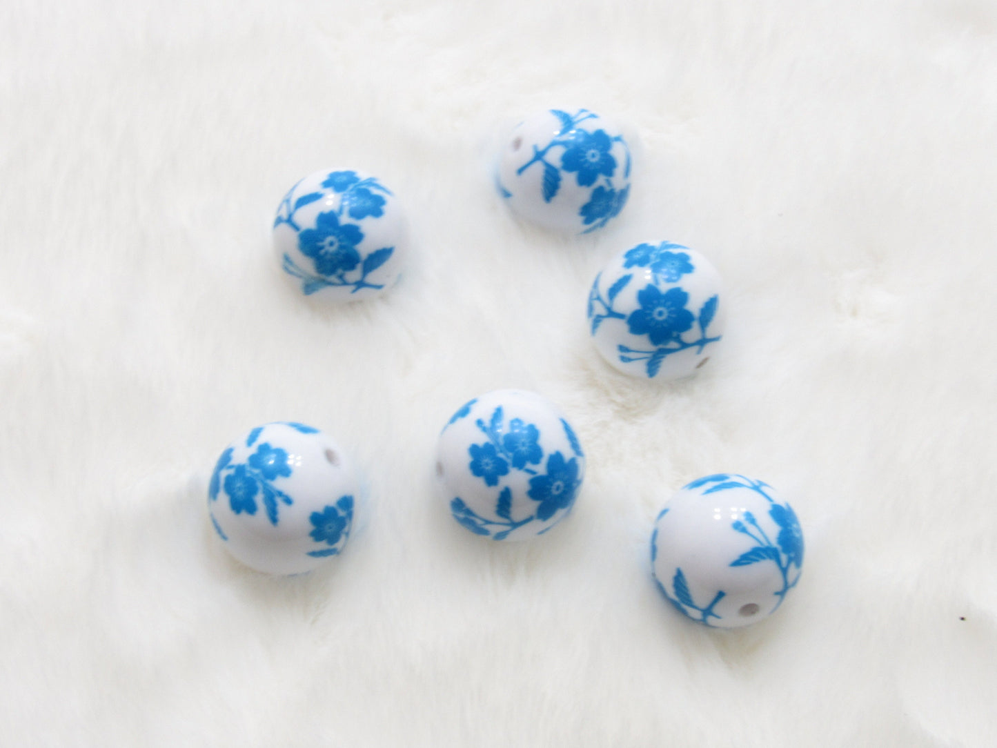 NEW 20mm Blue Flower Print on Matte Pearls, Bubblegum Beads, Chunky Gumball Beads, Bubblegum Bead Supply, Chunky Printed Beads