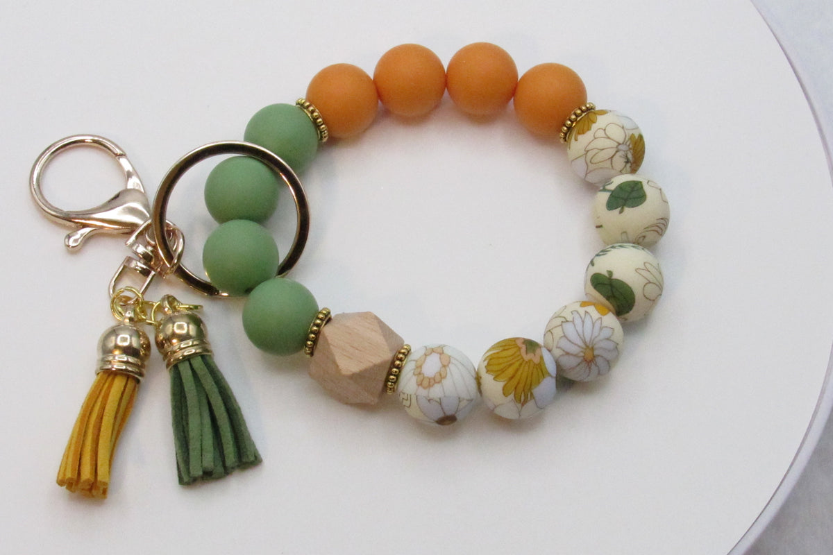 Daisy Silicone Key Ring, Key Chain, clip on bag key chain, Moms Gift, Silicone Wristlet,