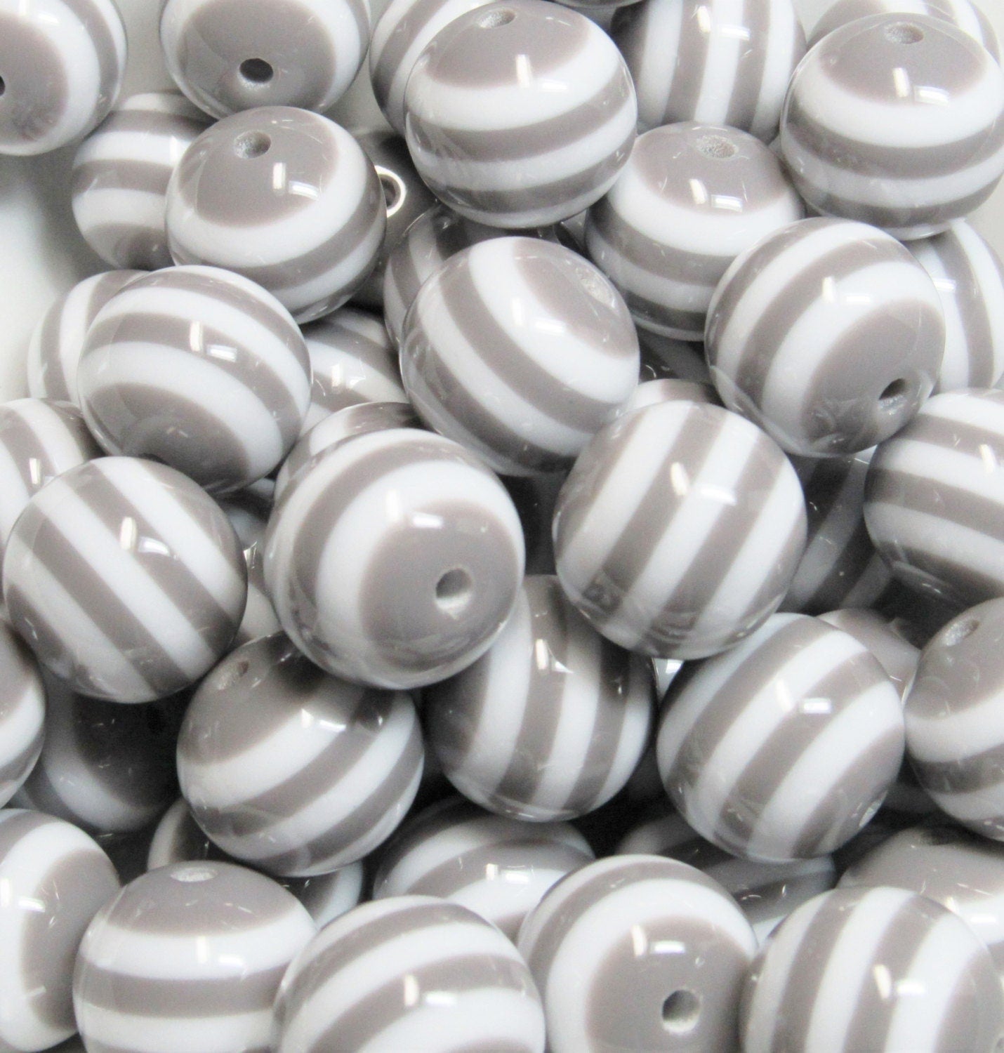 Chunky Grey and White Striped Bubblegum Beads, Bubblegum beads, Bright Beautiful Striped Gumball Beads, Chunky Necklace Supply Bead