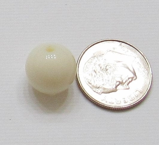 50 Ivory 12mm Bubblegum Beads, Round Bubblegum Beads, Chunky Acrylic Beads, Gum Ball Beads, Chunky Necklace Supply Beads
