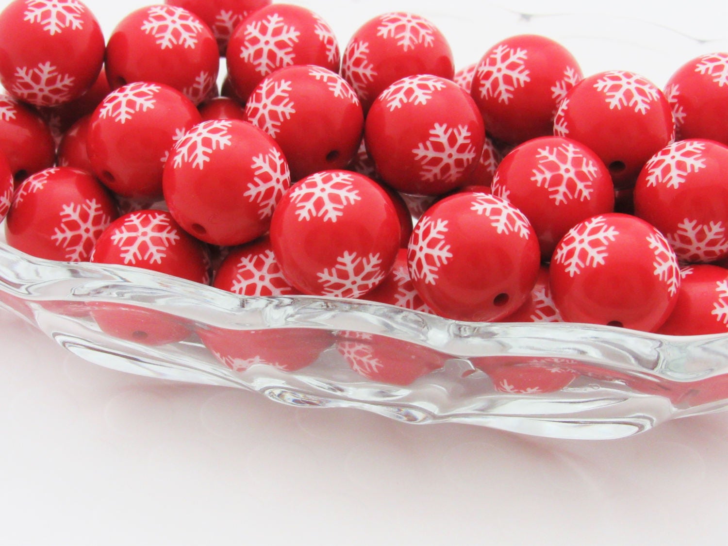 20mm Red Snowflake Bubblegum Beads, Chunky Beads, Snowflake Print Beads, Chunky Necklace Supply Bead, Acrylic Bubblegum Bead,