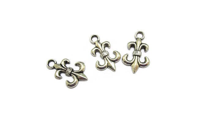 6 FOR .99 Fleur De Lea Charm, Mardi gras 20mm New Orleans Saints Symbol, Antique Silver Charm, Zipper Pull, 20mm x 12mm Charm