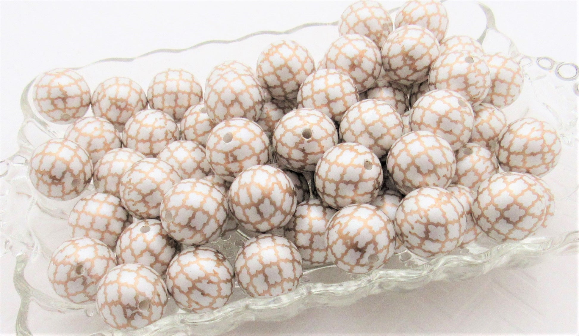20mm Gold on White Quatrefoil Printed Pearls,  Bubblegum Beads, Chunky Gumball Beads, Bubblegum Bead Supply, Chunky Printed Pearl Beads