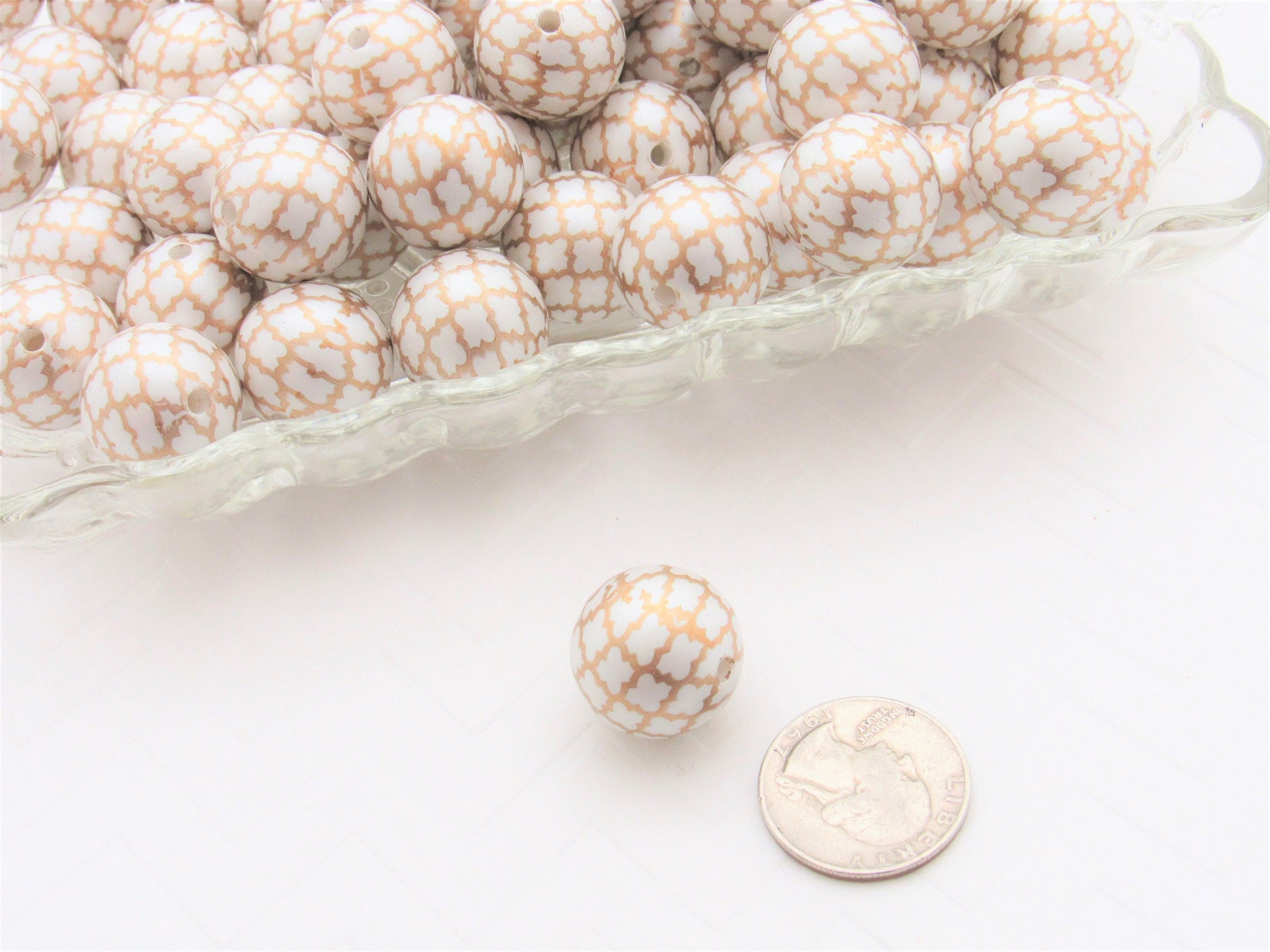 20mm Gold on White Quatrefoil Printed Pearls,  Bubblegum Beads, Chunky Gumball Beads, Bubblegum Bead Supply, Chunky Printed Pearl Beads