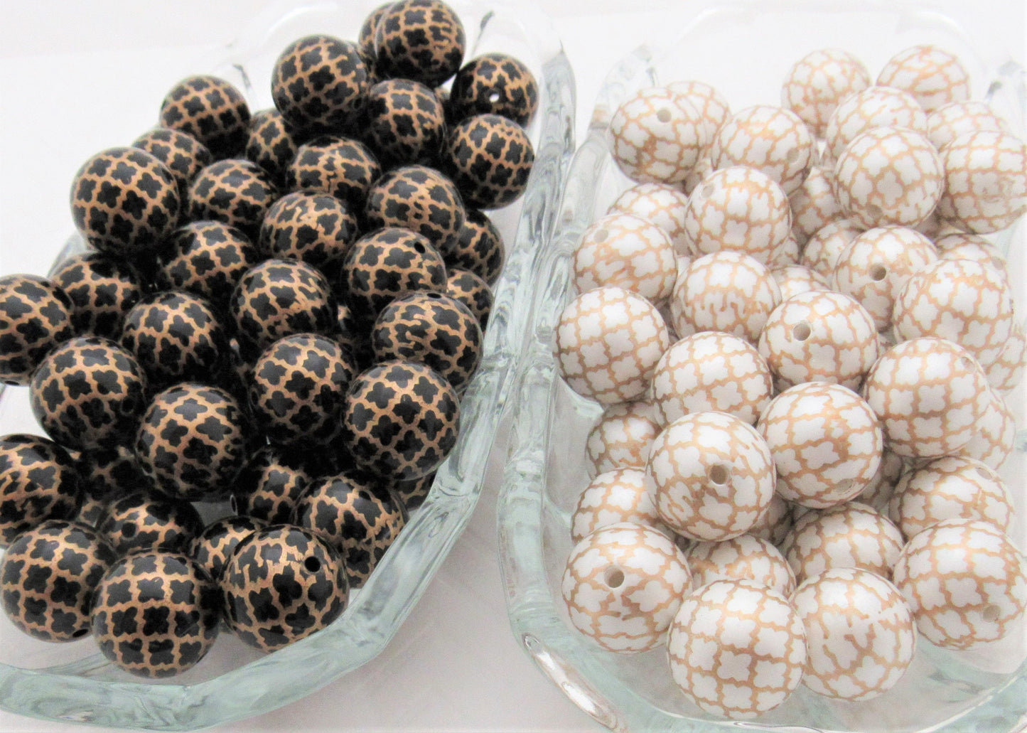 20mm Gold on White Quatrefoil Printed Pearls,  Bubblegum Beads, Chunky Gumball Beads, Bubblegum Bead Supply, Chunky Printed Pearl Beads