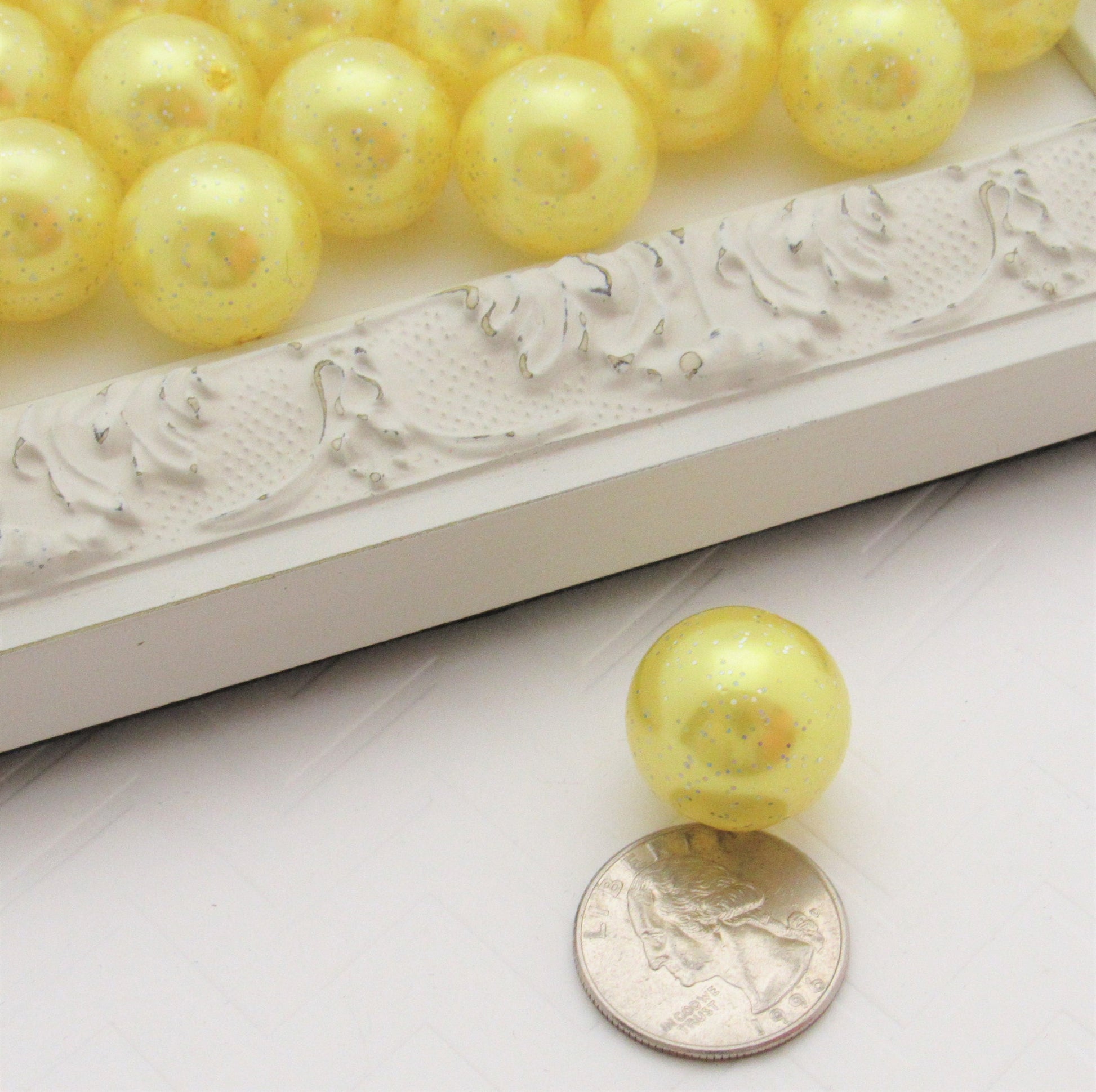 20mm Yellow Glitter Pearls, Chunky Bubblegum Pearls, Glitter Beads, Chunky Beads, Faux Pearl Beads, Chunky Bead Supply, Glitter Pearls