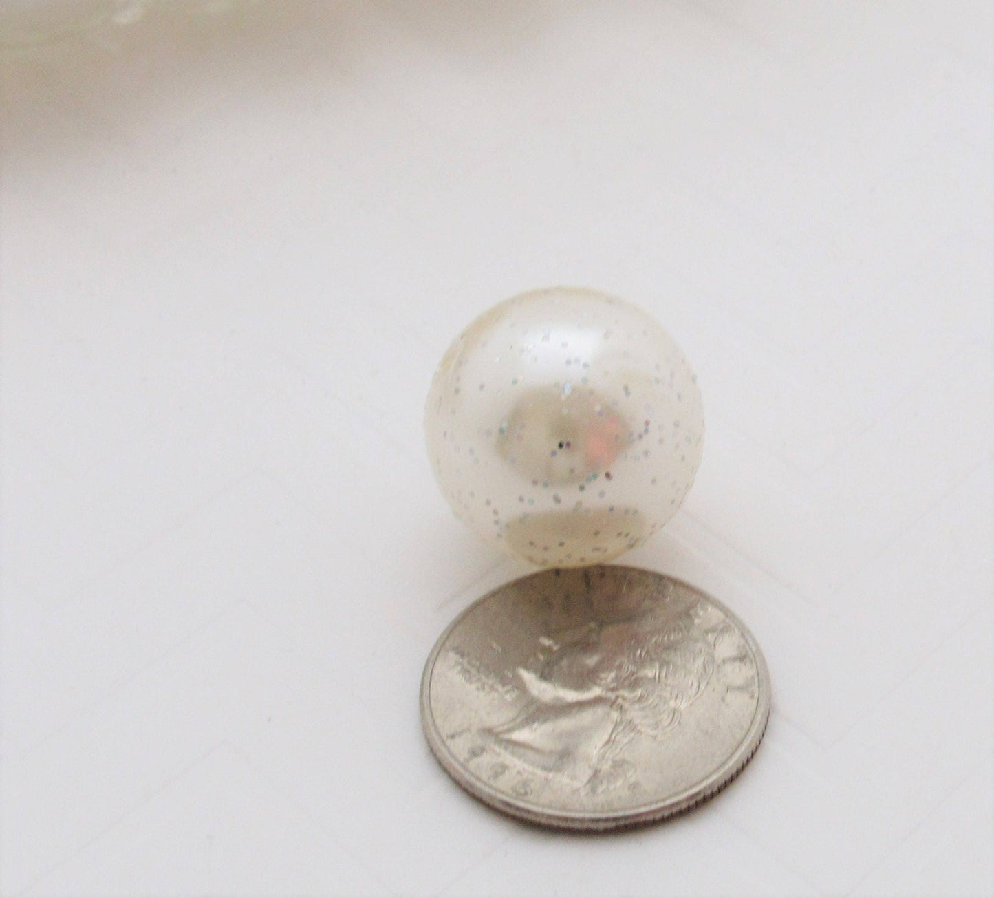 NEW 20mm Ivory Glitter Pearls, Chunky Bubblegum Pearls, Glitter Beads, Chunky Beads, Faux Pearl Beads, Chunky Bead Supply, Glitter Pearls