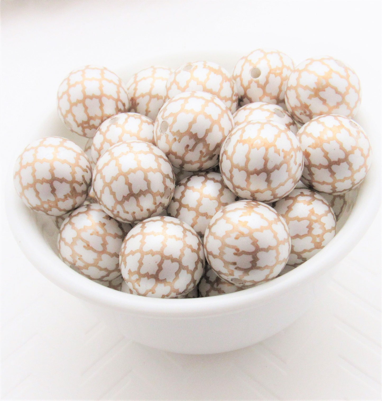 20mm Gold on White Quatrefoil Printed Pearls,  Bubblegum Beads, Chunky Gumball Beads, Bubblegum Bead Supply, Chunky Printed Pearl Beads