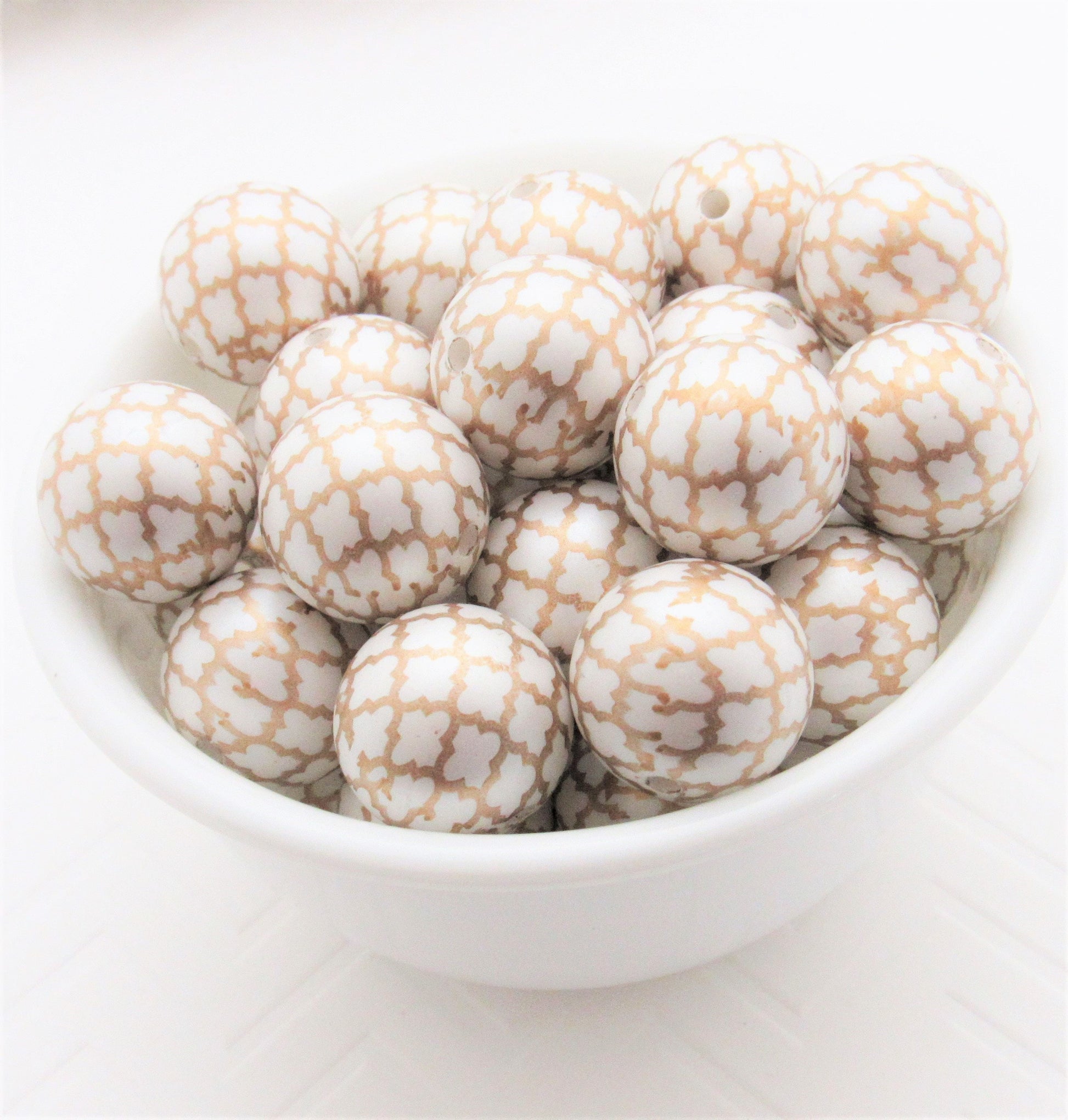 20mm Gold on White Quatrefoil Printed Pearls,  Bubblegum Beads, Chunky Gumball Beads, Bubblegum Bead Supply, Chunky Printed Pearl Beads