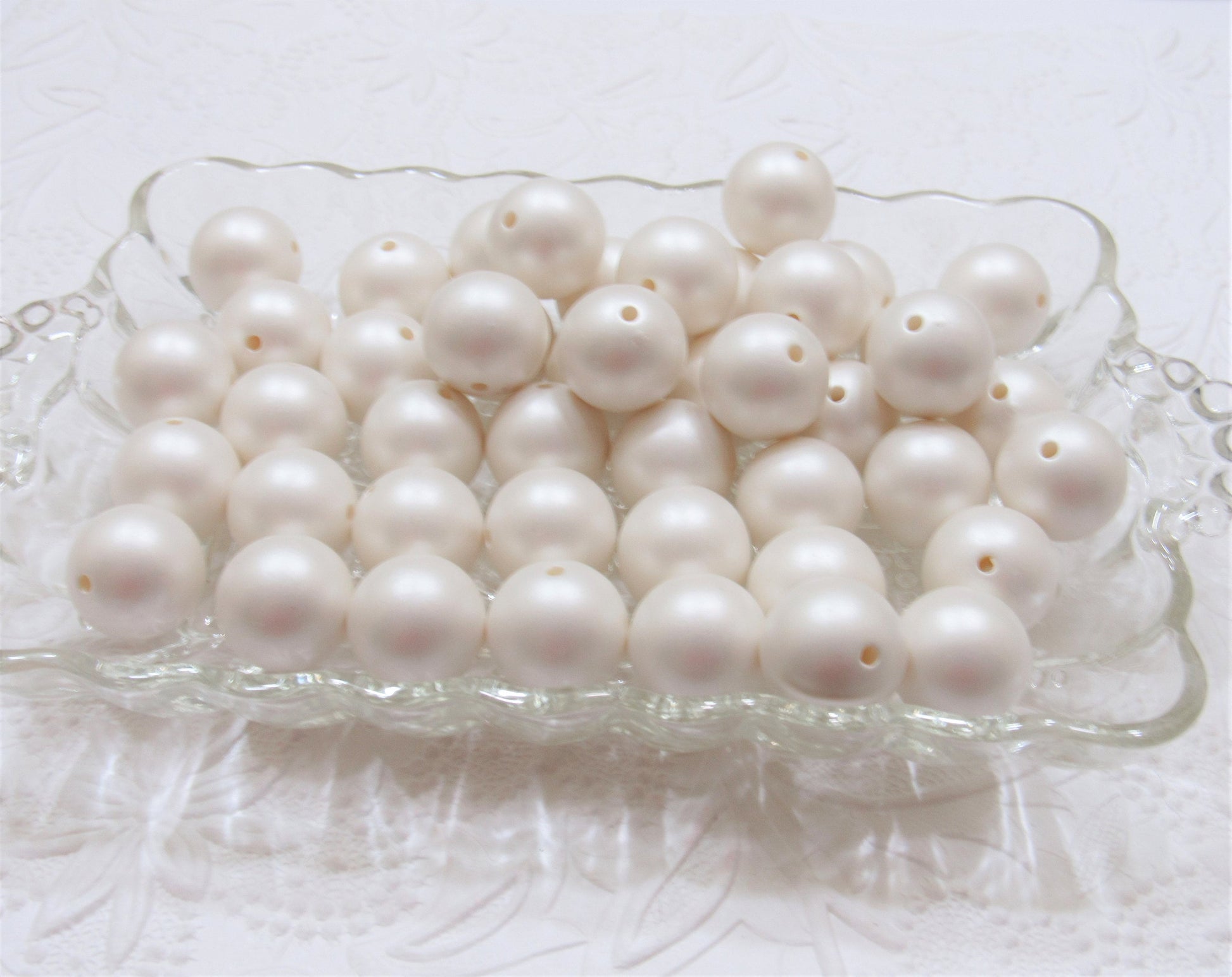 20mm Matte White Pearls,  Bubblegum Beads, Chunky Gumball Beads,  Matte Pearls, Acrylic  Beads, Chunky Pearl