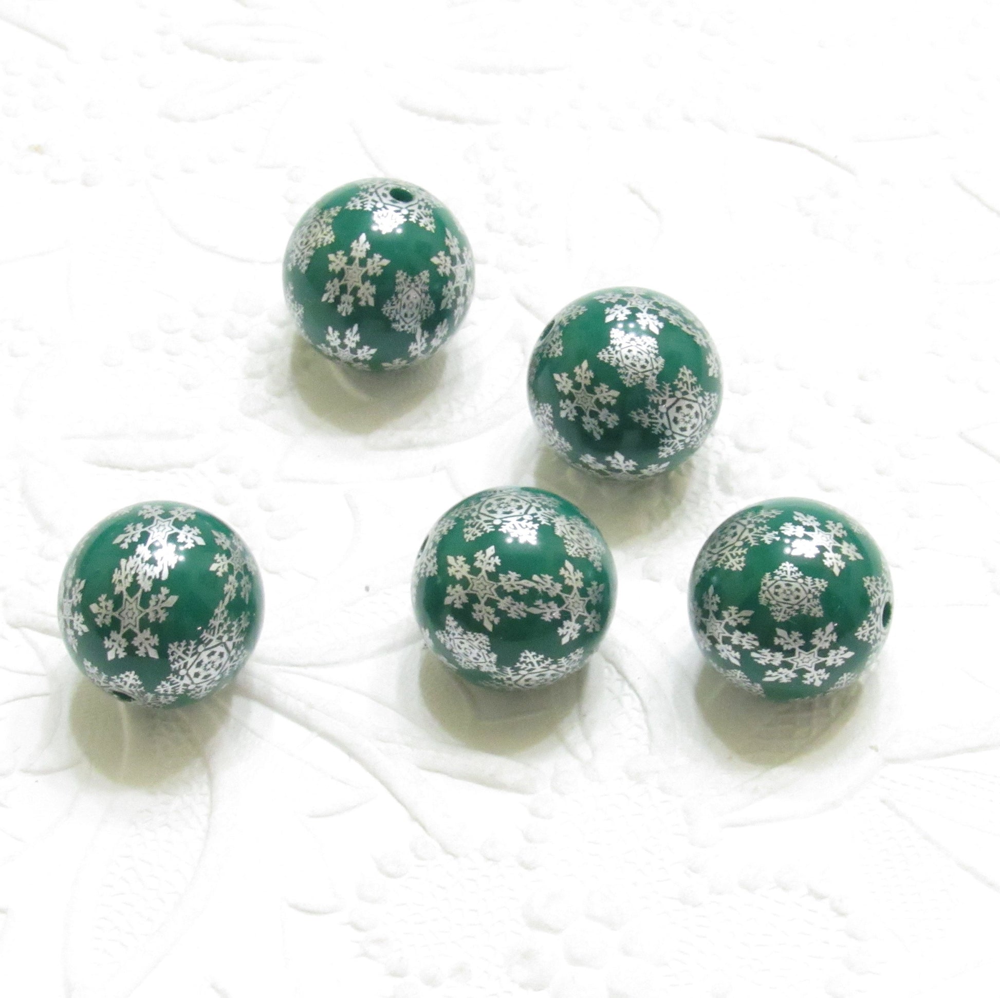 NEW 20mm Silver on Green and Red Snowflake Bubblegum Beads, Snowflake Beads, Chunky Bubblegum Necklace Supply Beads