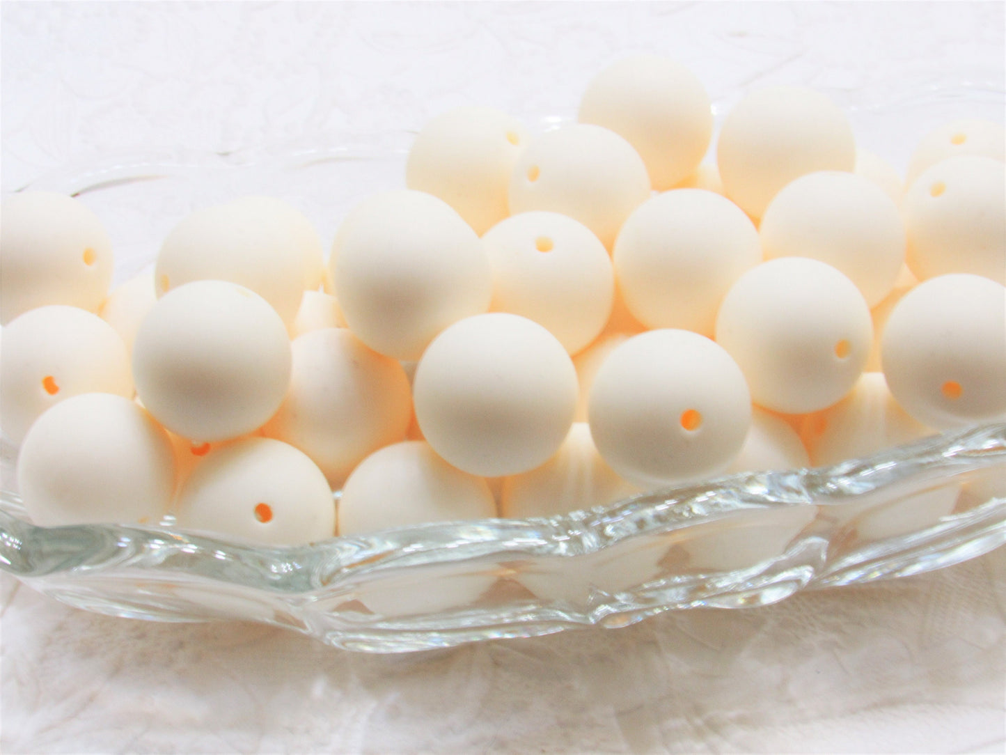 New 20mm Matte Satin Ivory Bubblegum Beads, Gumball Beads, Round Beads, Bubblegum Satin Finish, Jewelry Supply