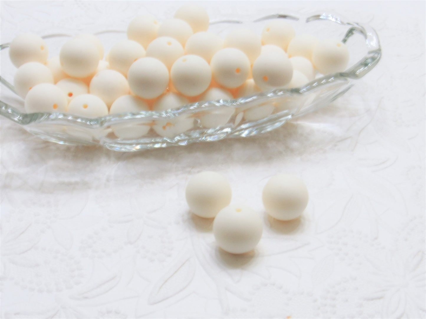 New 20mm Matte Satin Ivory Bubblegum Beads, Gumball Beads, Round Beads, Bubblegum Satin Finish, Jewelry Supply