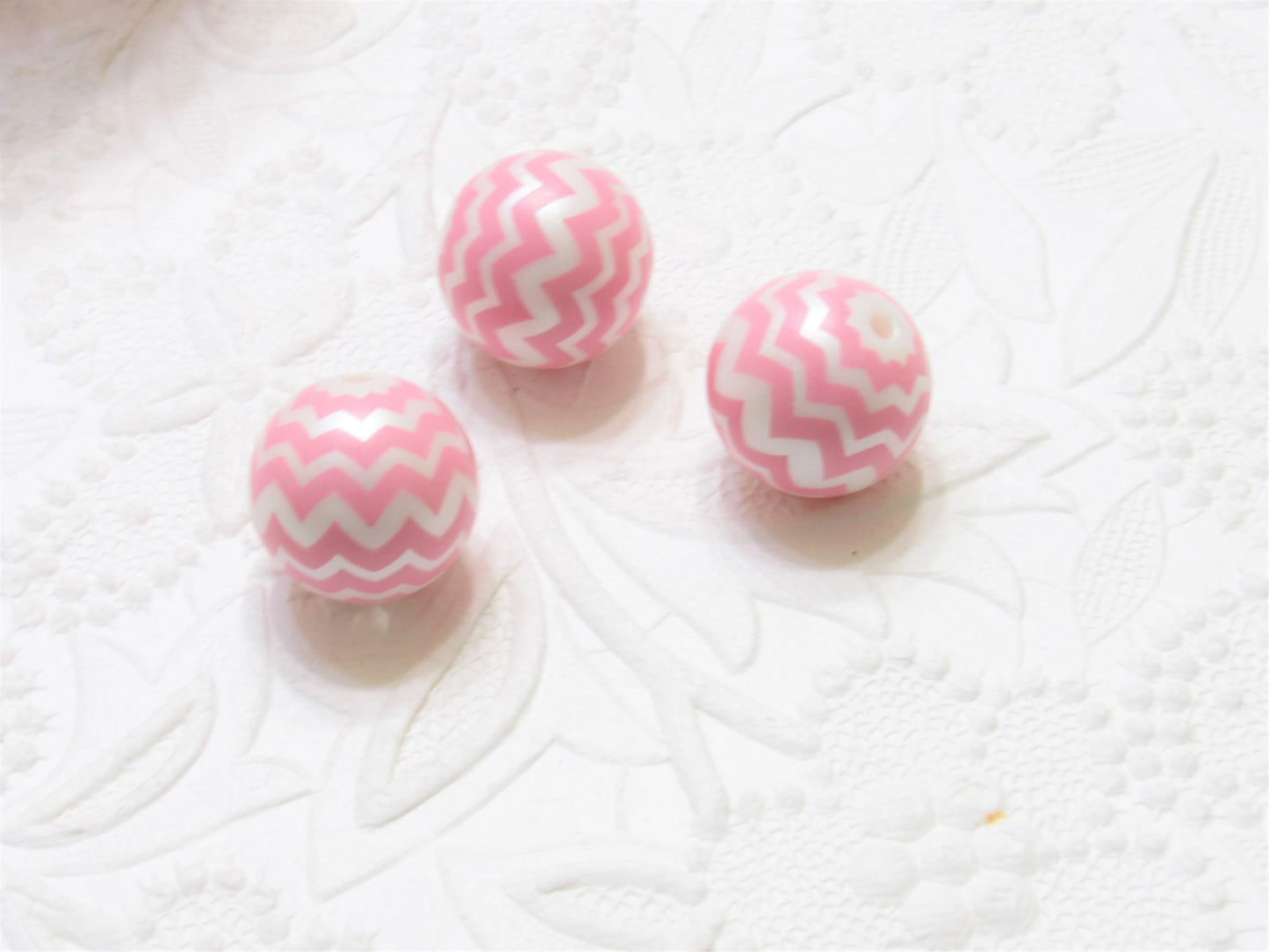 20mm Light Pink Chevron on Matte White Pearls,  Bubblegum Beads, Chunky Gumball Beads, Bubblegum Bead Supply, Chunky Printed Pearl Beads