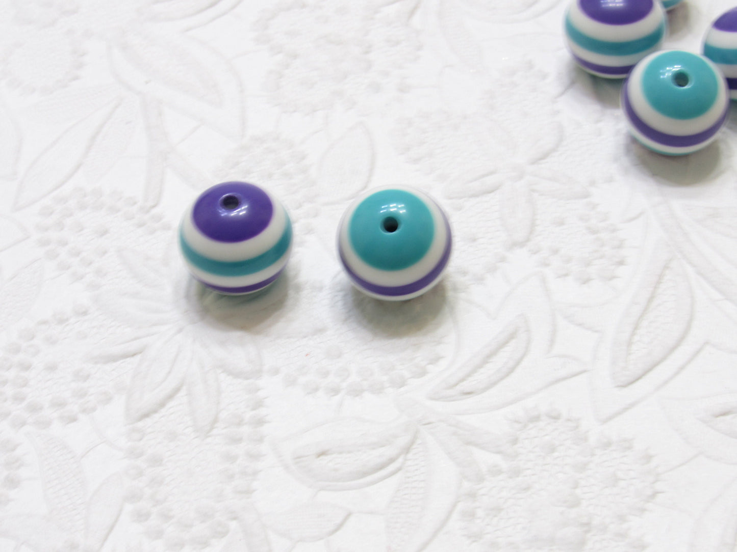 20mm Purple Blue and White Striped Bubblegum Beads, Bubblegum Bead, Gumball Beads, Striped Gumball Bead, Chunky Necklace Supply Bead