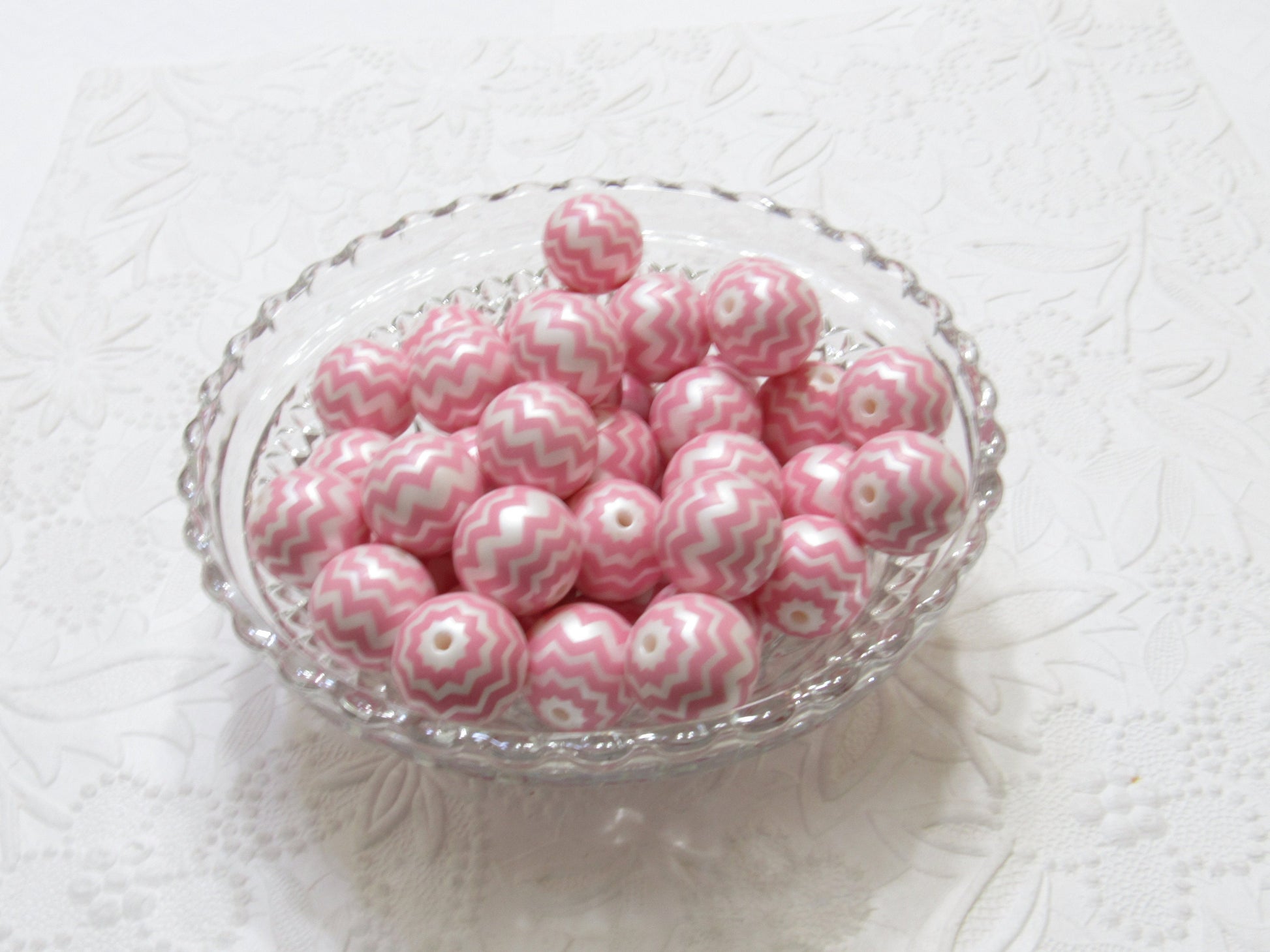 20mm Light Pink Chevron on Matte White Pearls,  Bubblegum Beads, Chunky Gumball Beads, Bubblegum Bead Supply, Chunky Printed Pearl Beads