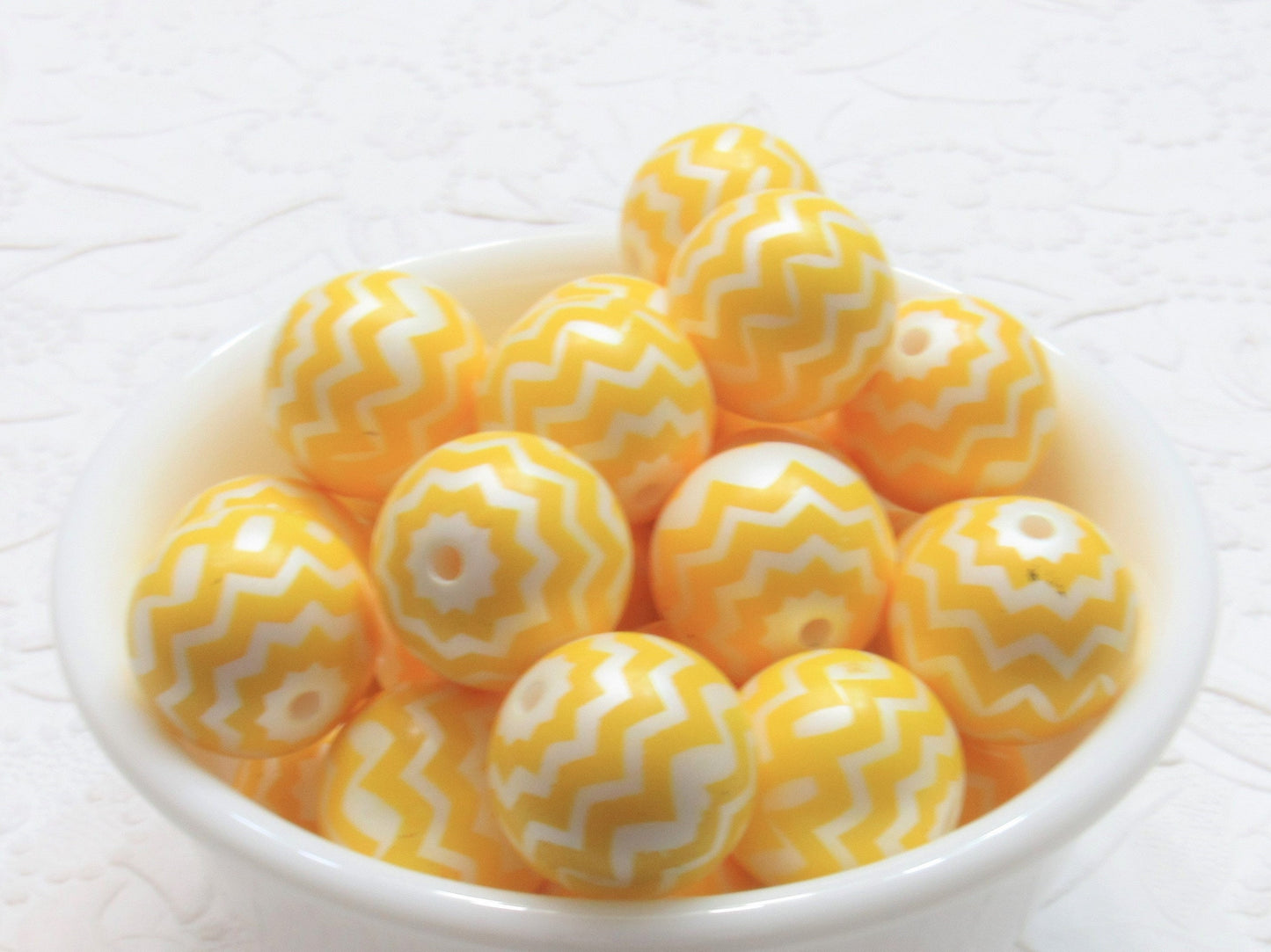 20mm Yellow Chevron on Matte White Pearls,  Bubblegum Beads, Chunky Gumball Beads, Bubblegum Bead Supply, Chunky Printed Pearl Beads