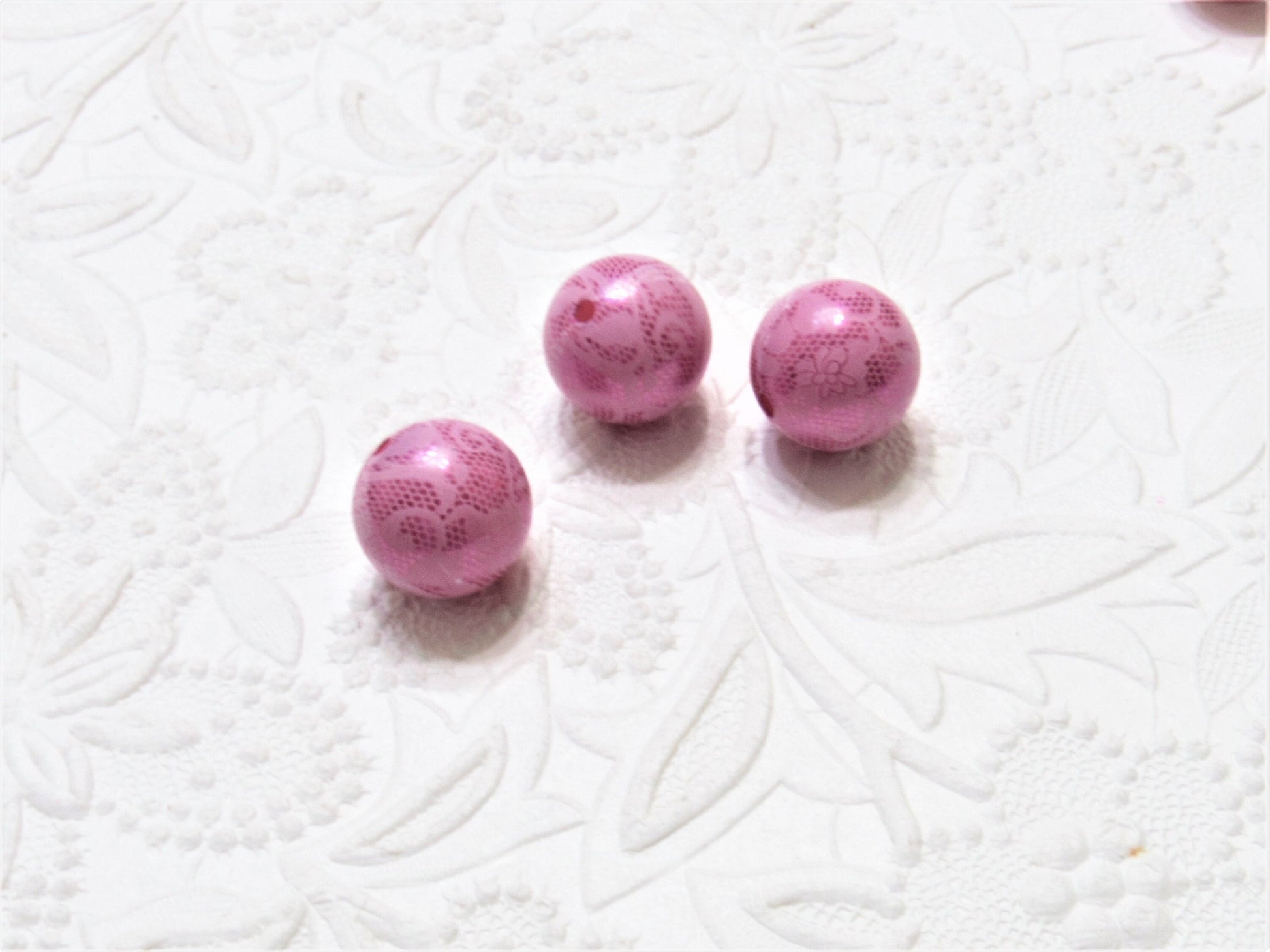 NEW 20mm Printed Fuchsia Pearls With White Lace Bubblegum Pearls, Chunky Gumball Beads, Bubblegum Bead, Chunky Printed Pearl Beads