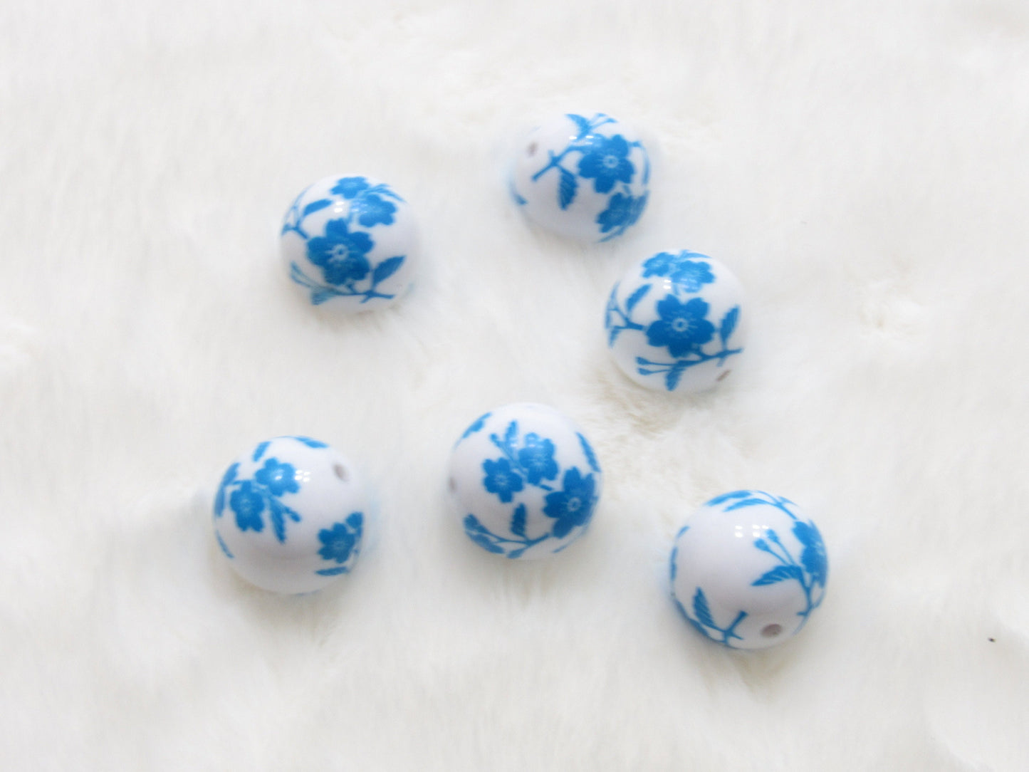 NEW 20mm Blue Flower Print on Matte Pearls, Bubblegum Beads, Chunky Gumball Beads, Bubblegum Bead Supply, Chunky Printed Beads