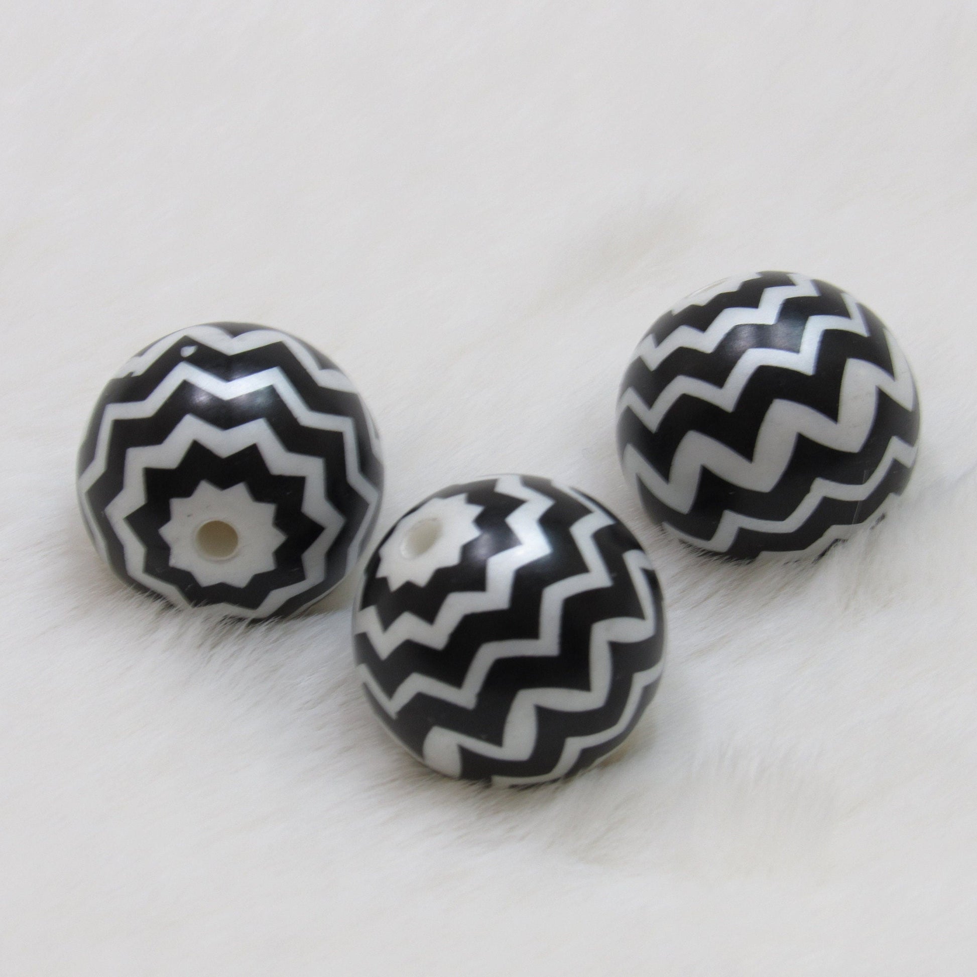 NEW 20mm Printed Black Chevron Bubblegum Beads, Chunky Gumball Beads, Bubblegum Bead Supply, Chunky Printed Pearl Beads.