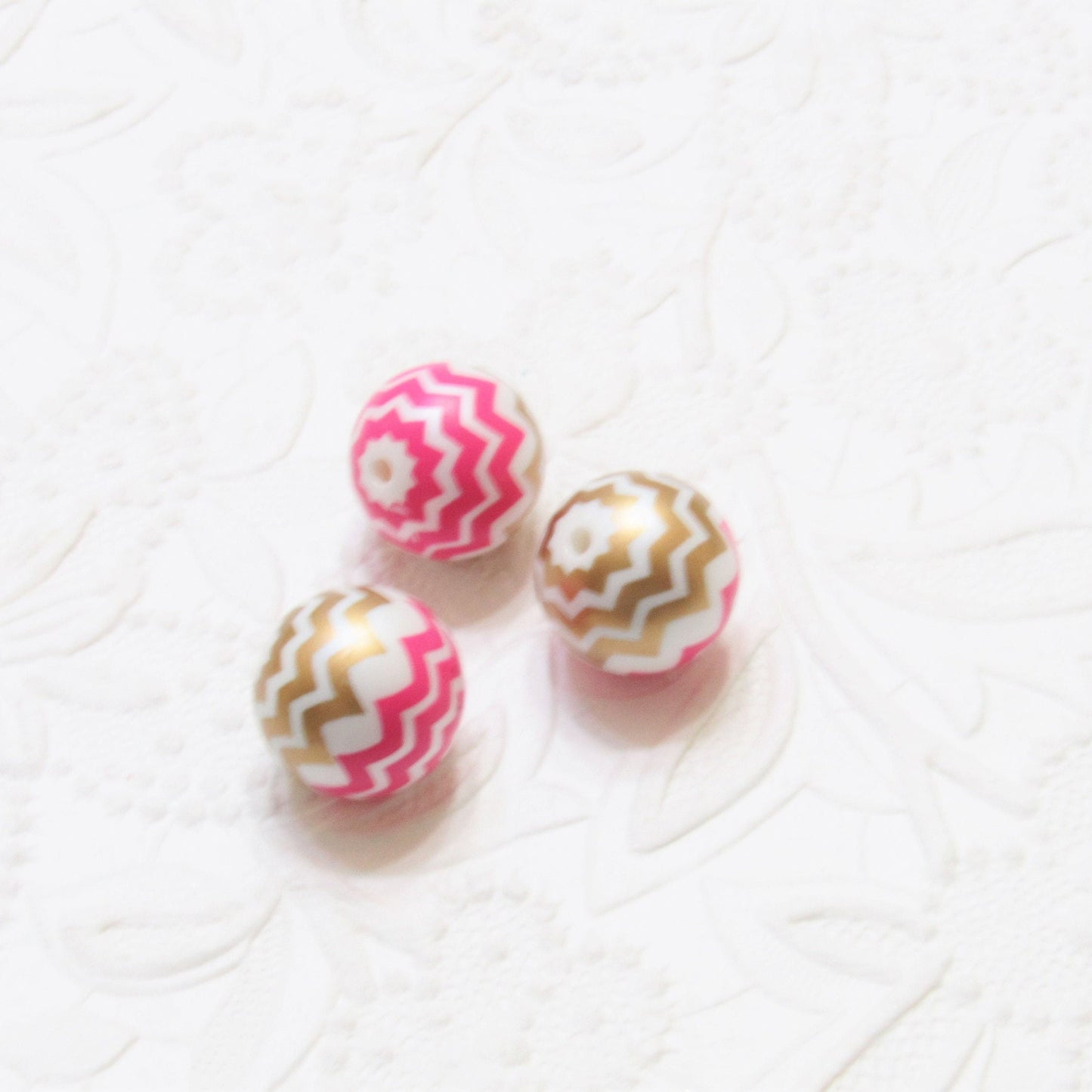 20mm Fuchsia & Gold Chevron on Matte White Pearls, Bubblegum Beads, Gumball Bead, Bubblegum Bead Supply, Chunky Printed Bead
