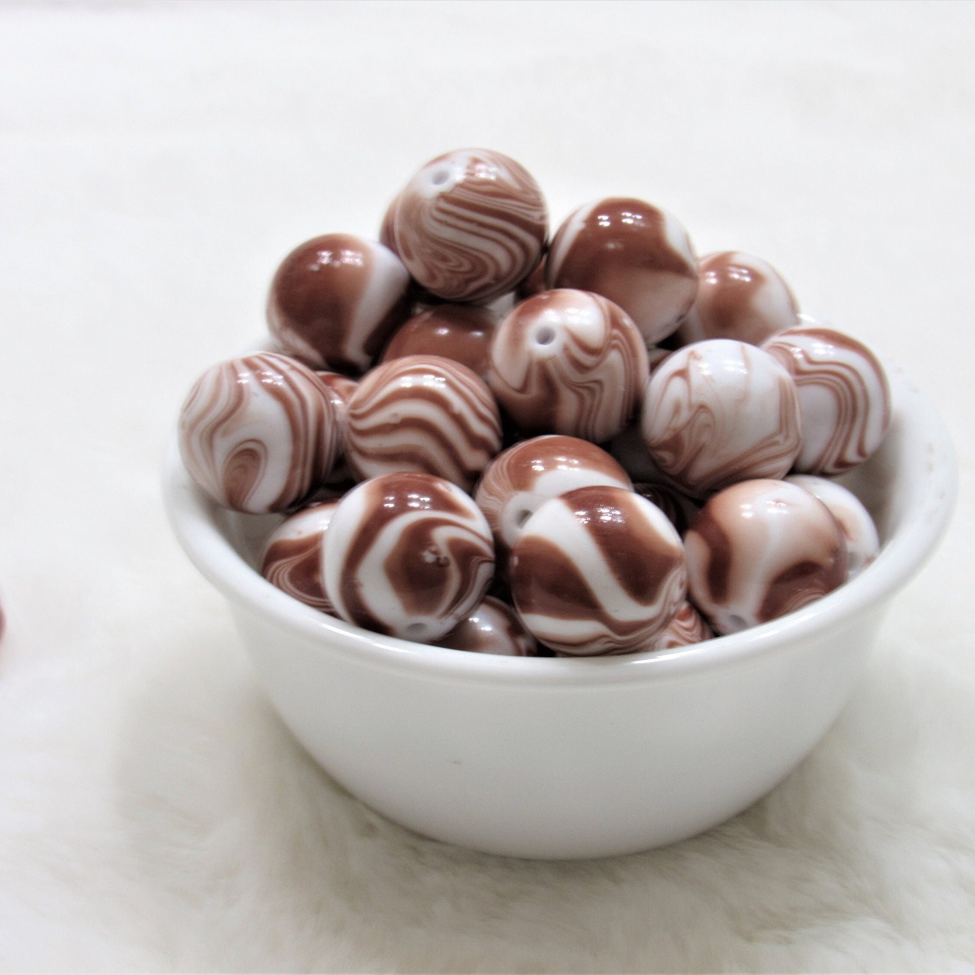 New 20mm Brown and White Marble Look Bubblegum Beads, Imitation Marble Beads, Chunky Bi Color Beads